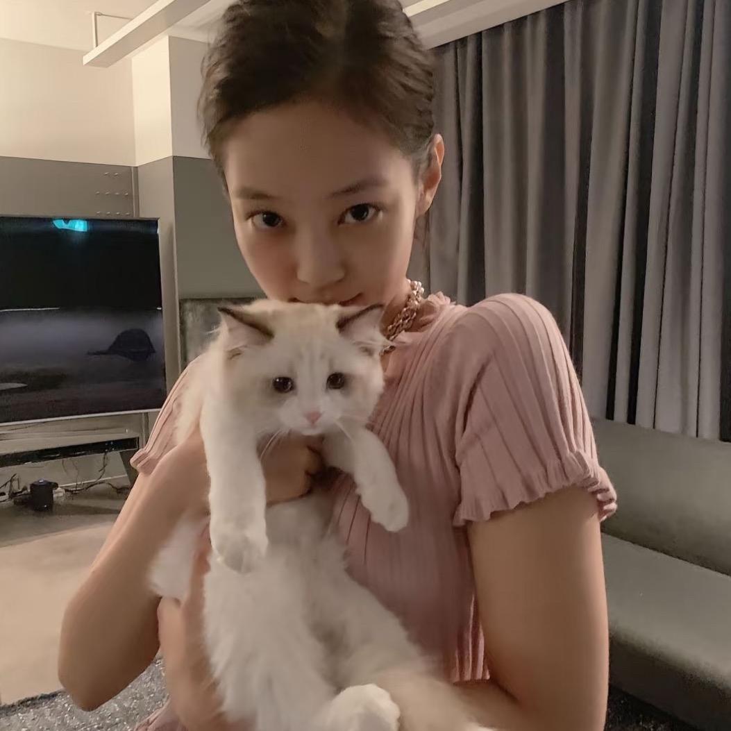 妮妮.