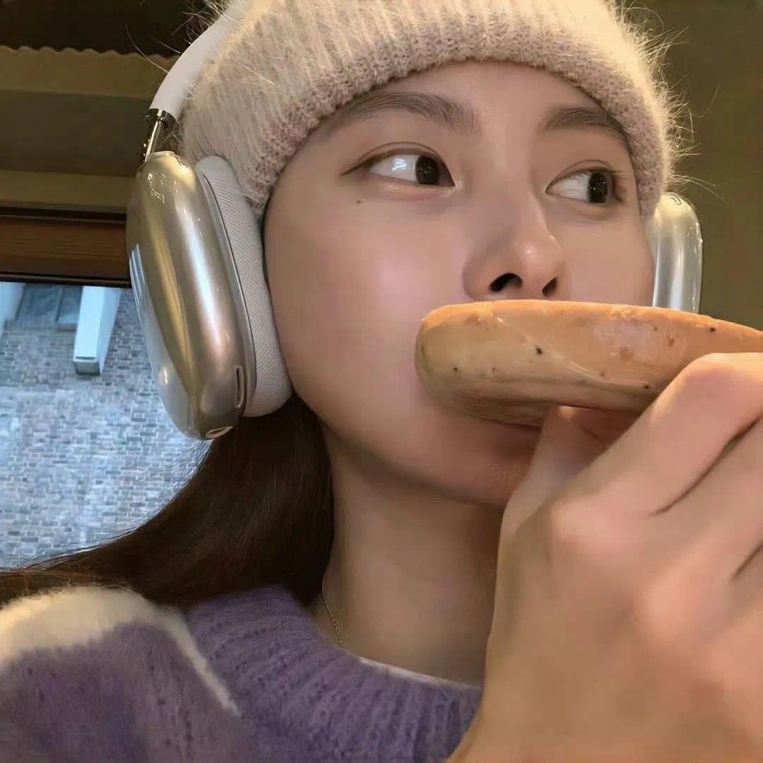 爱吃干巴面包🥯