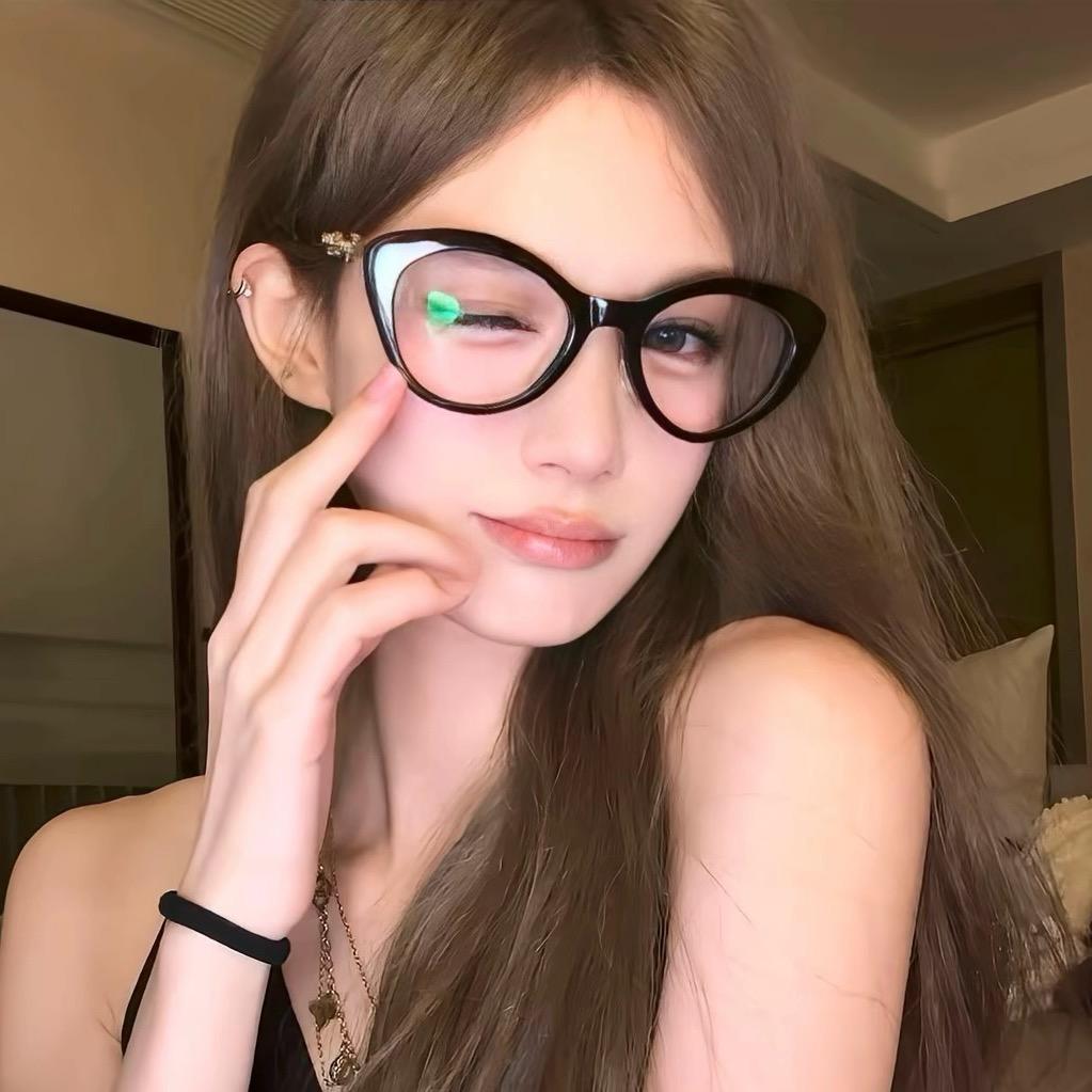 欧娜 .