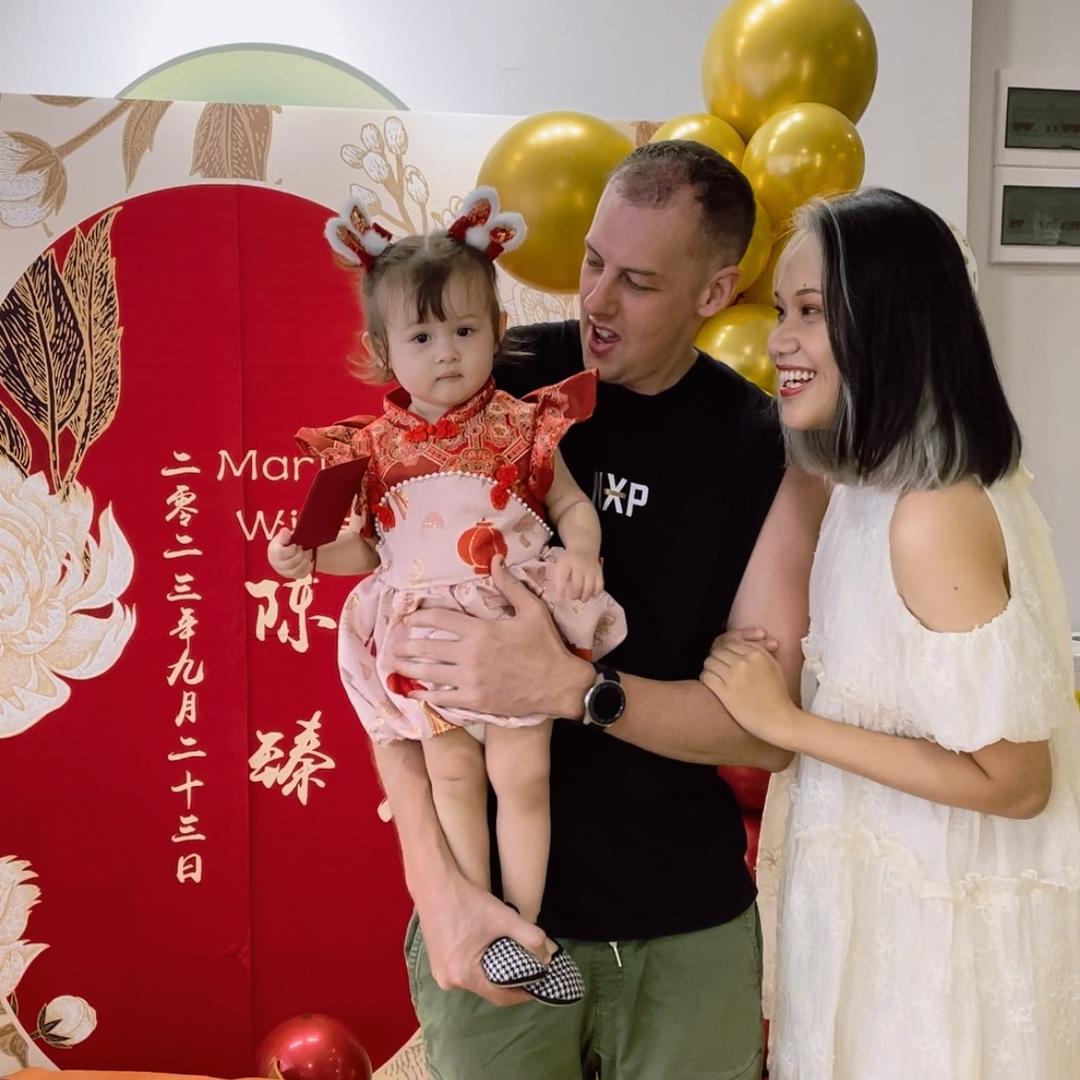 亚亚一家
