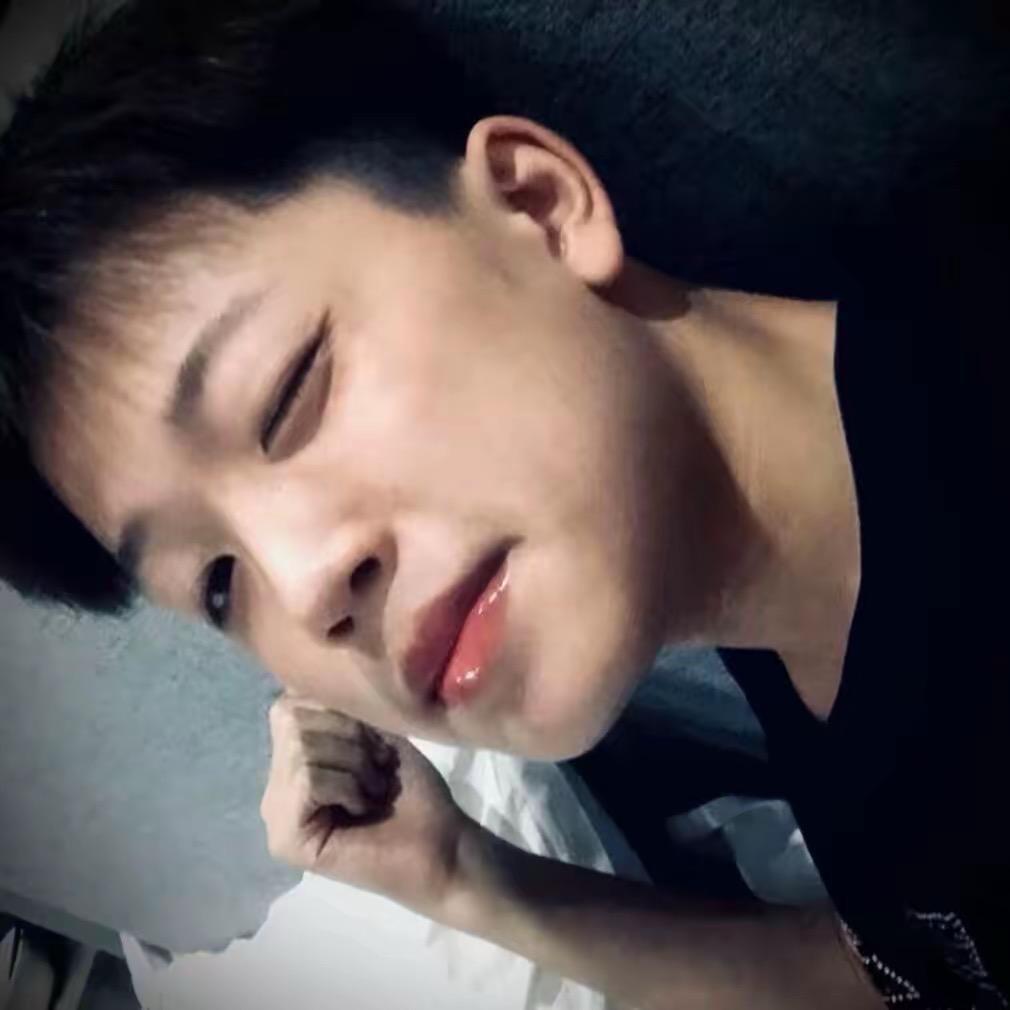 小W