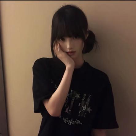 小巷里的旧吉他