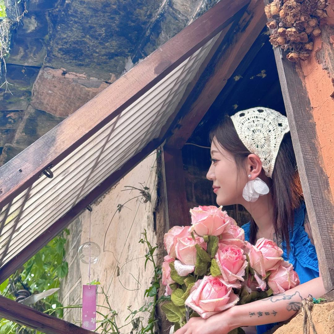 良晨一遇信可欣。