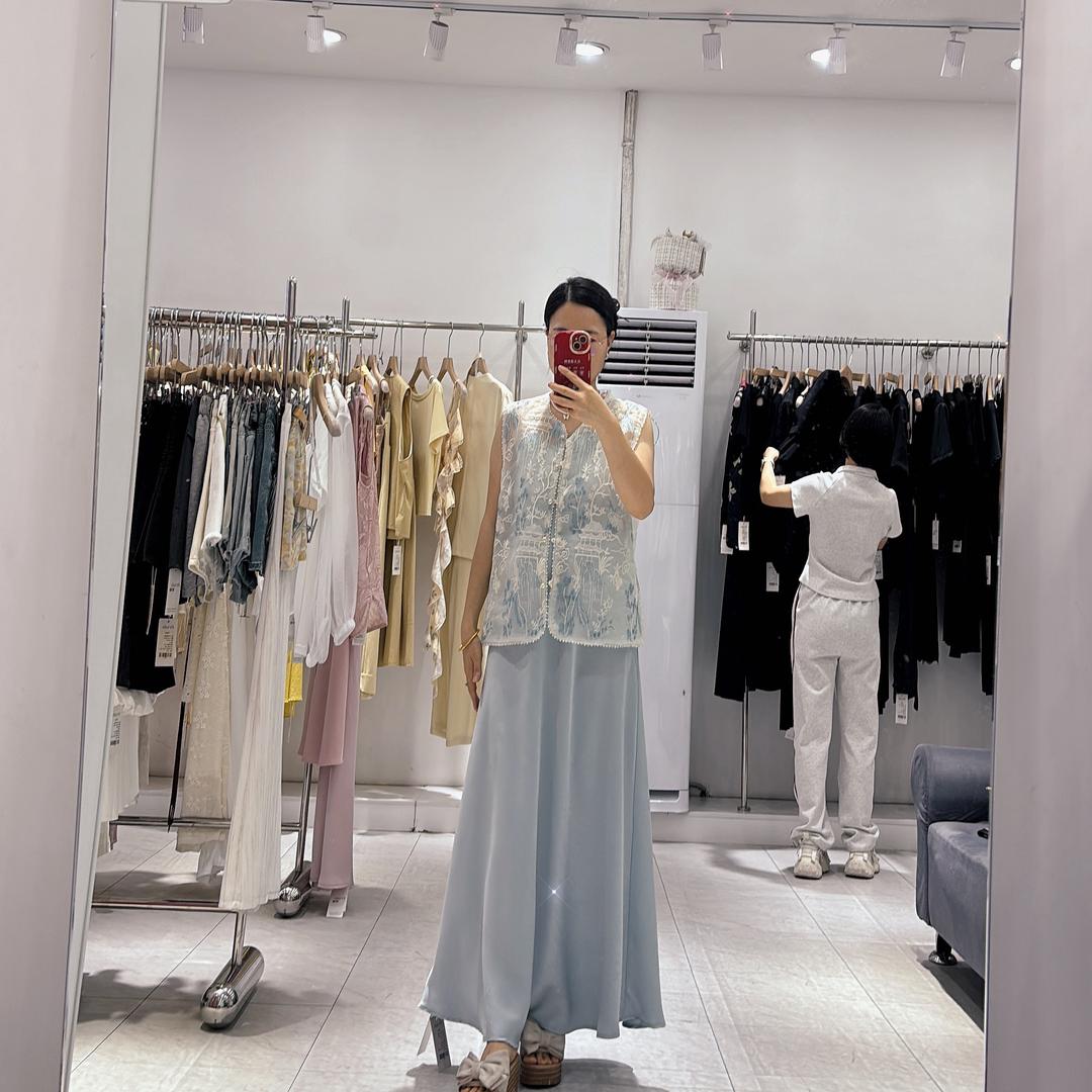 小燕广州做品牌折扣女装批发走份