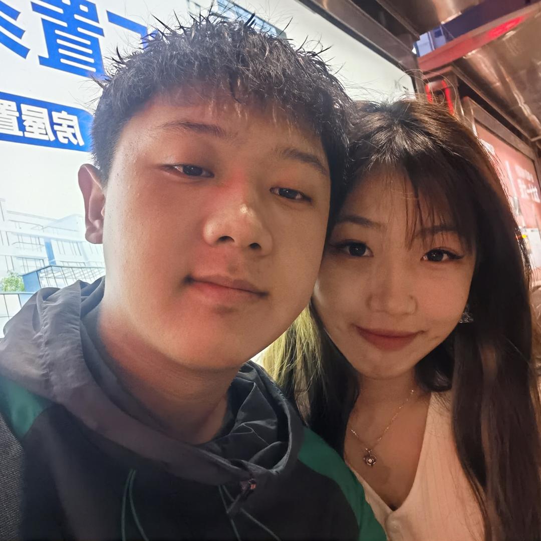 紧紧牵住妮的手～