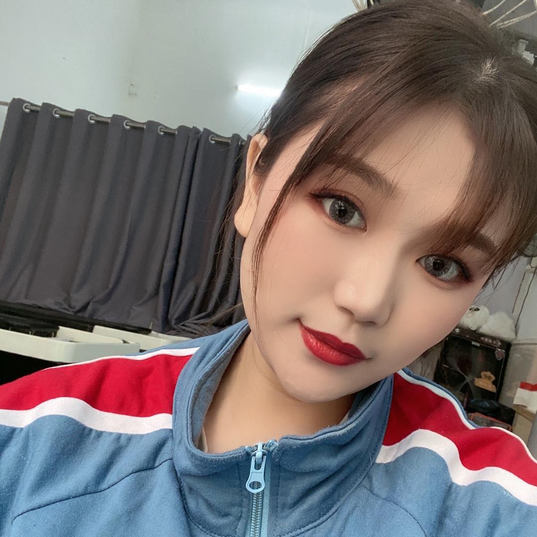 冰仔（正在卖高山茶）