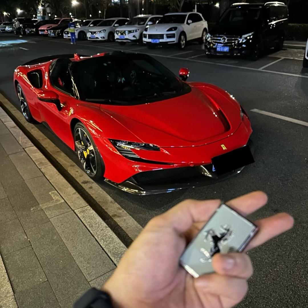 香港🇭🇰小何