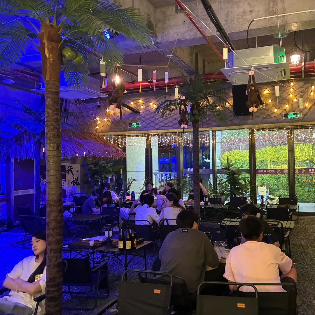 月暮色露营音乐烤吧