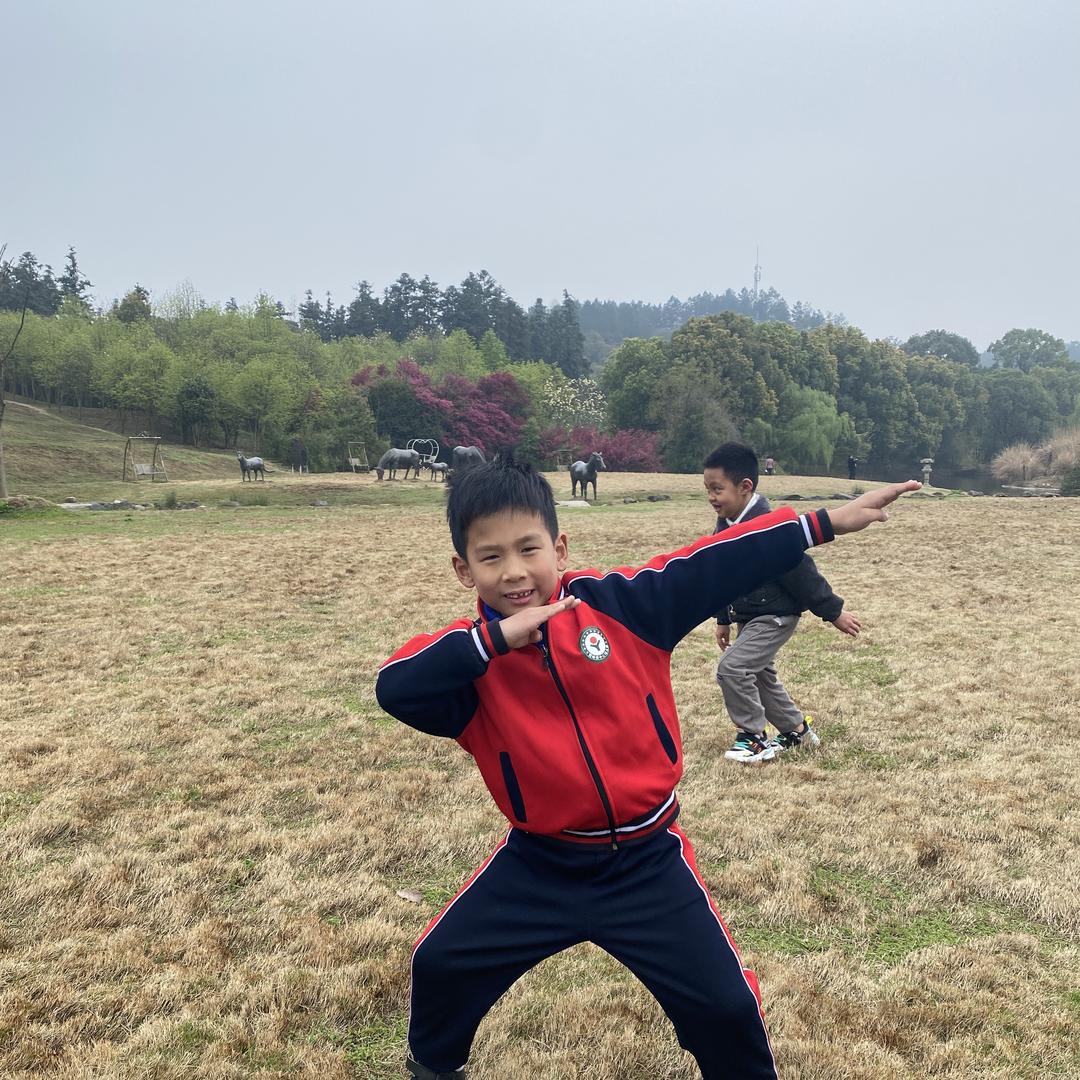 着邻杭州奇莹商贸有限公司女装专店