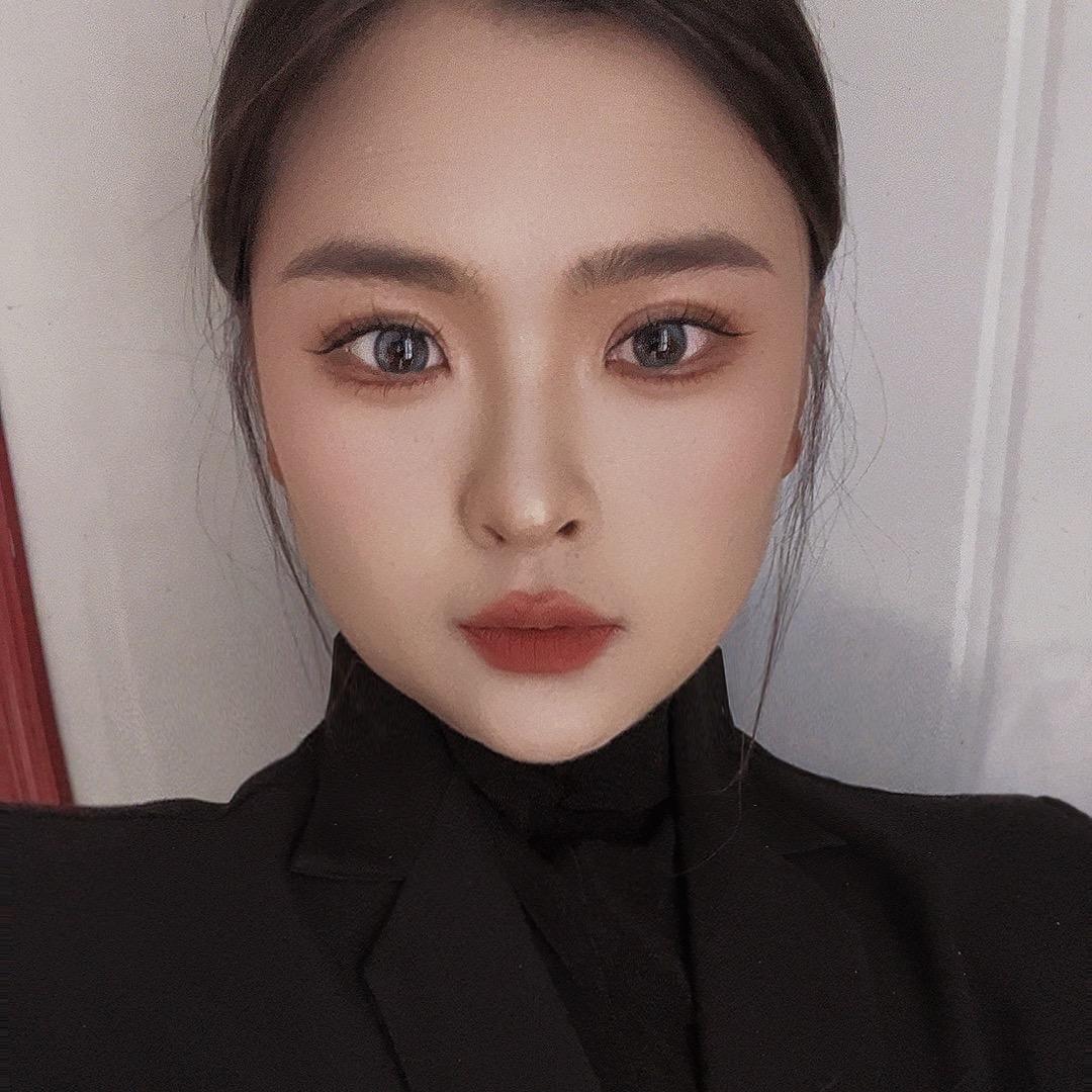 化妆师莉莉