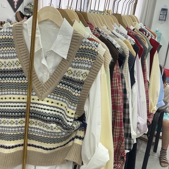 亮艳 女装 百货