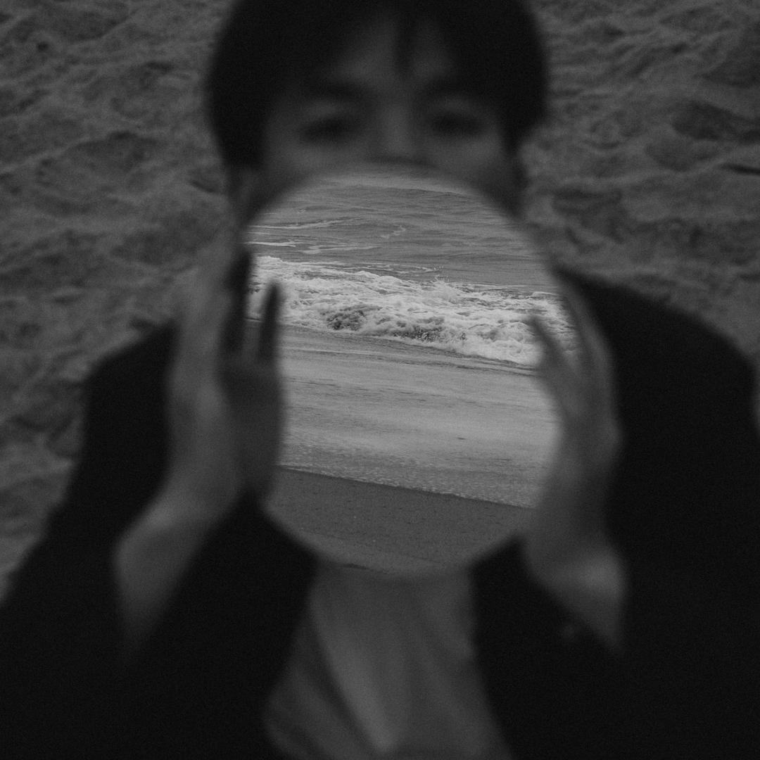 志明与