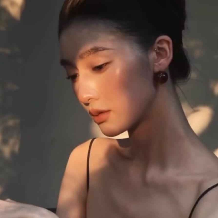 鸿运酒庄老板娘