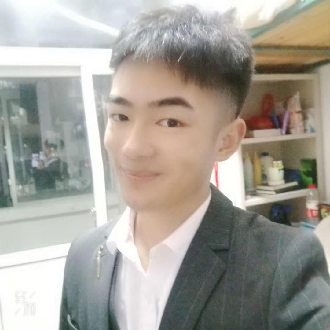 在成都租电动车的小曾