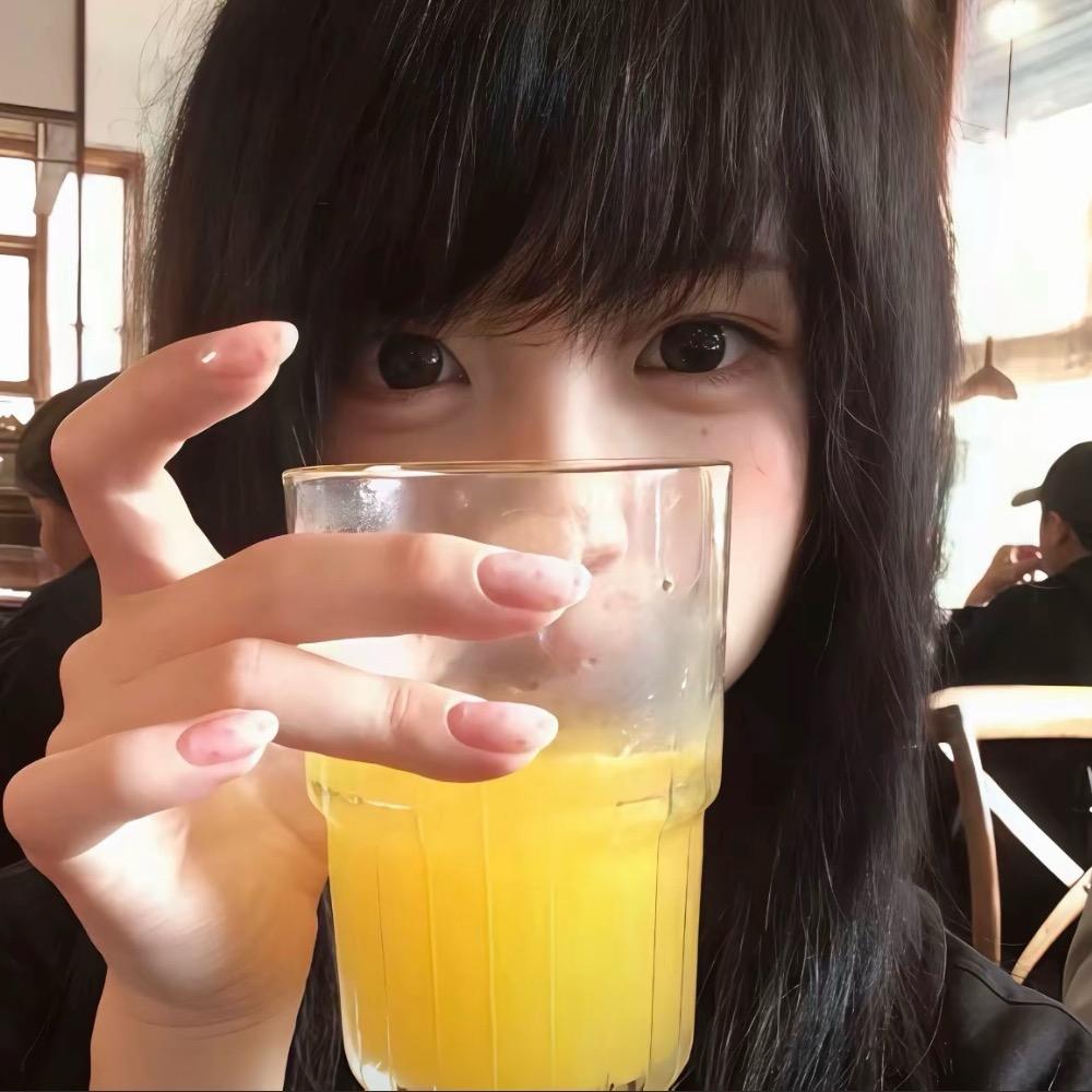灿白.
