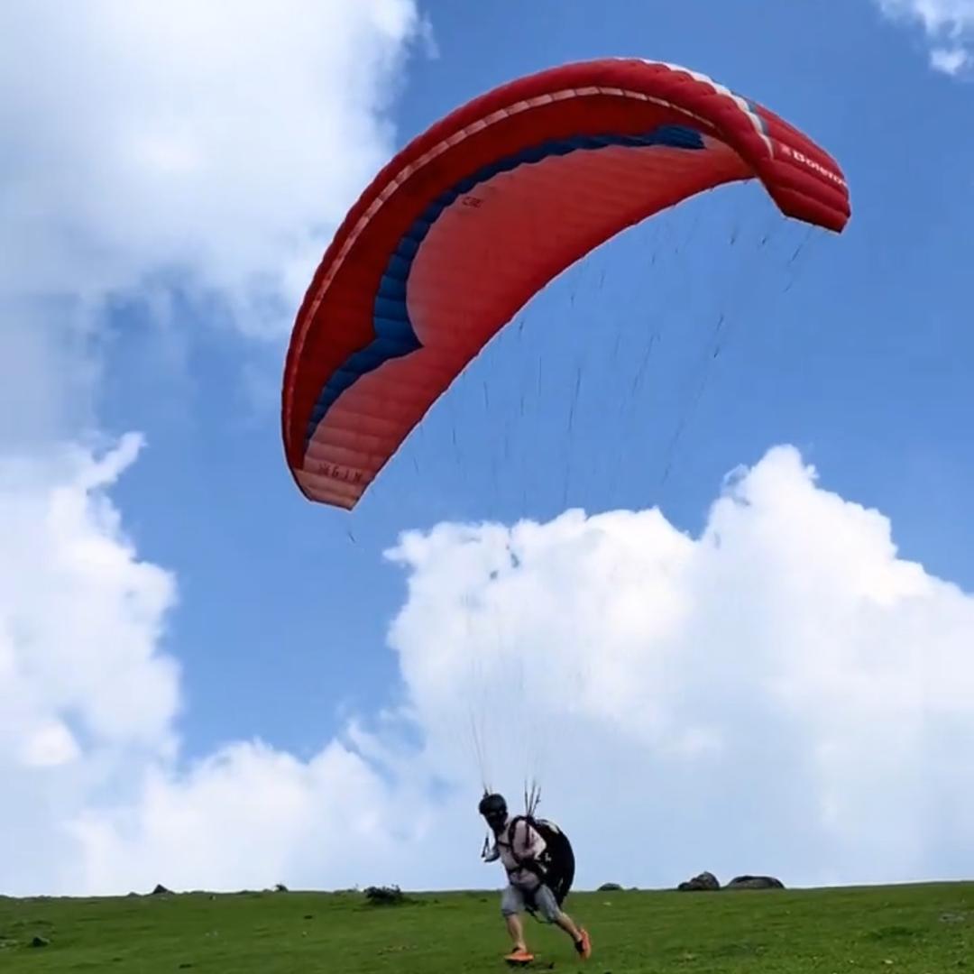 滑翔伞唐风
