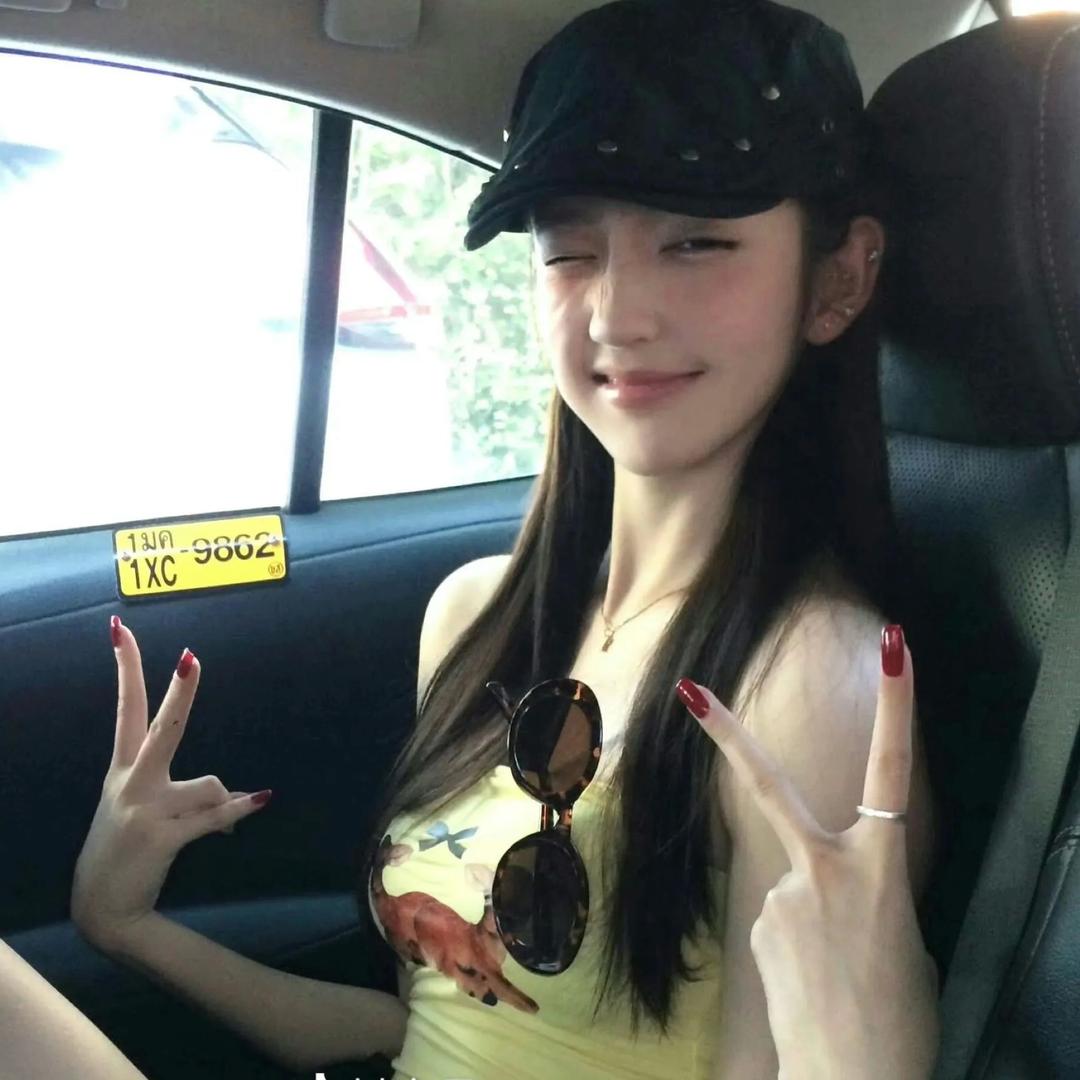 鼎尚台球俱安藤摆球小妹