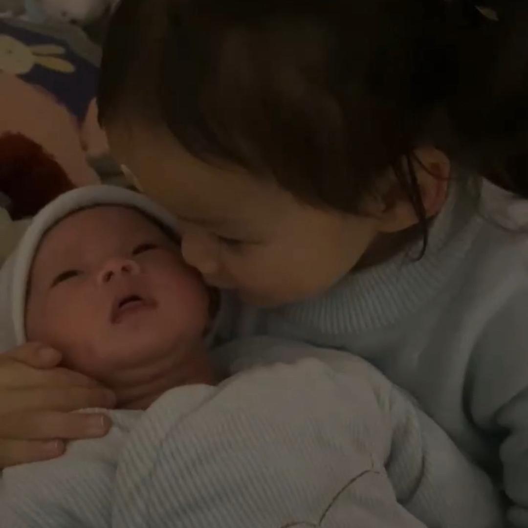 👧👧大妞小妞成长日记