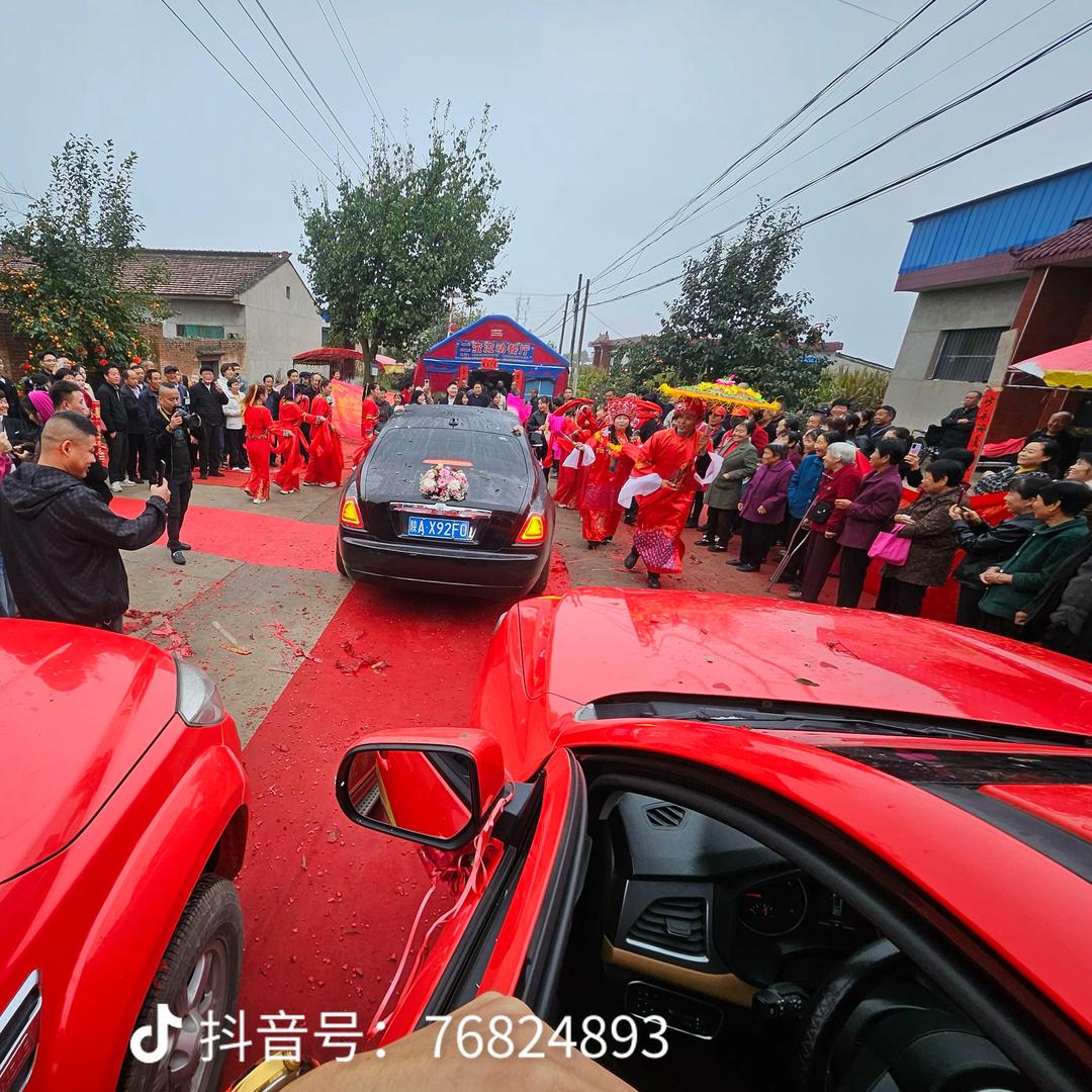 二蛮流动餐厅服务队