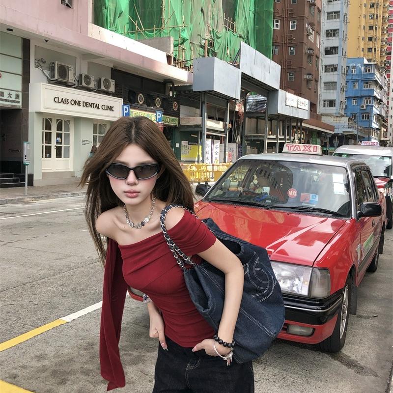 悦己织语女装店