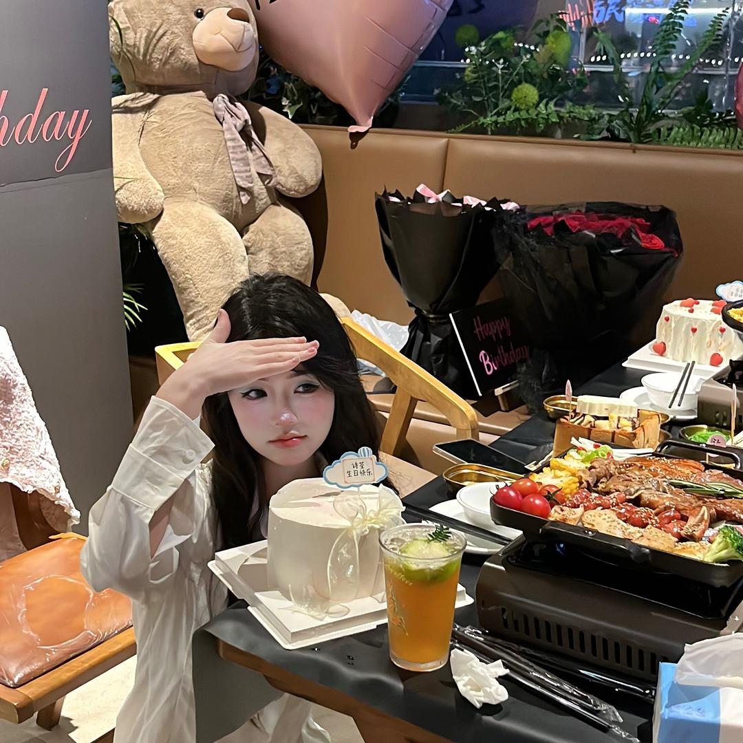 美女会记仇