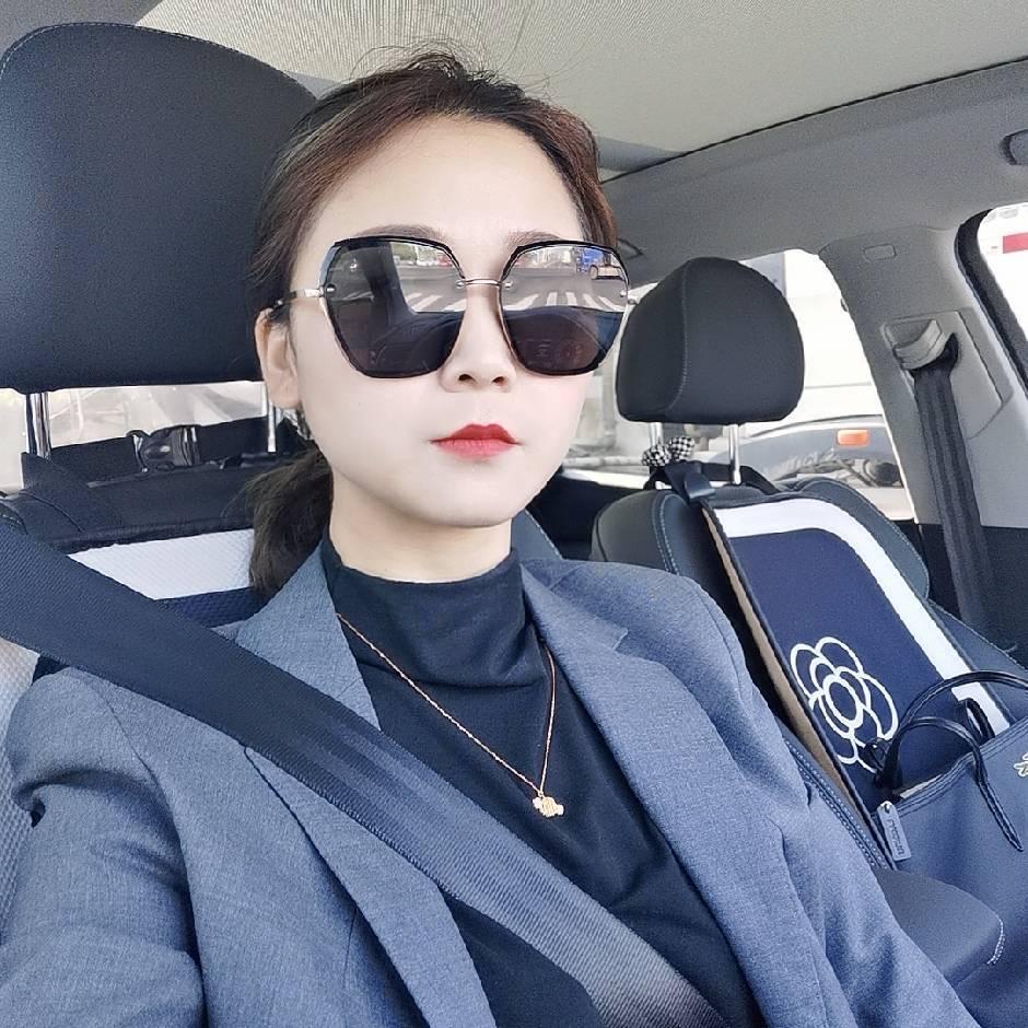 露吖不会剪头发