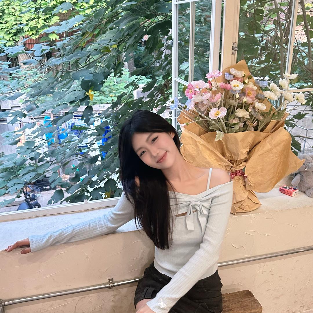 罗翊匀.