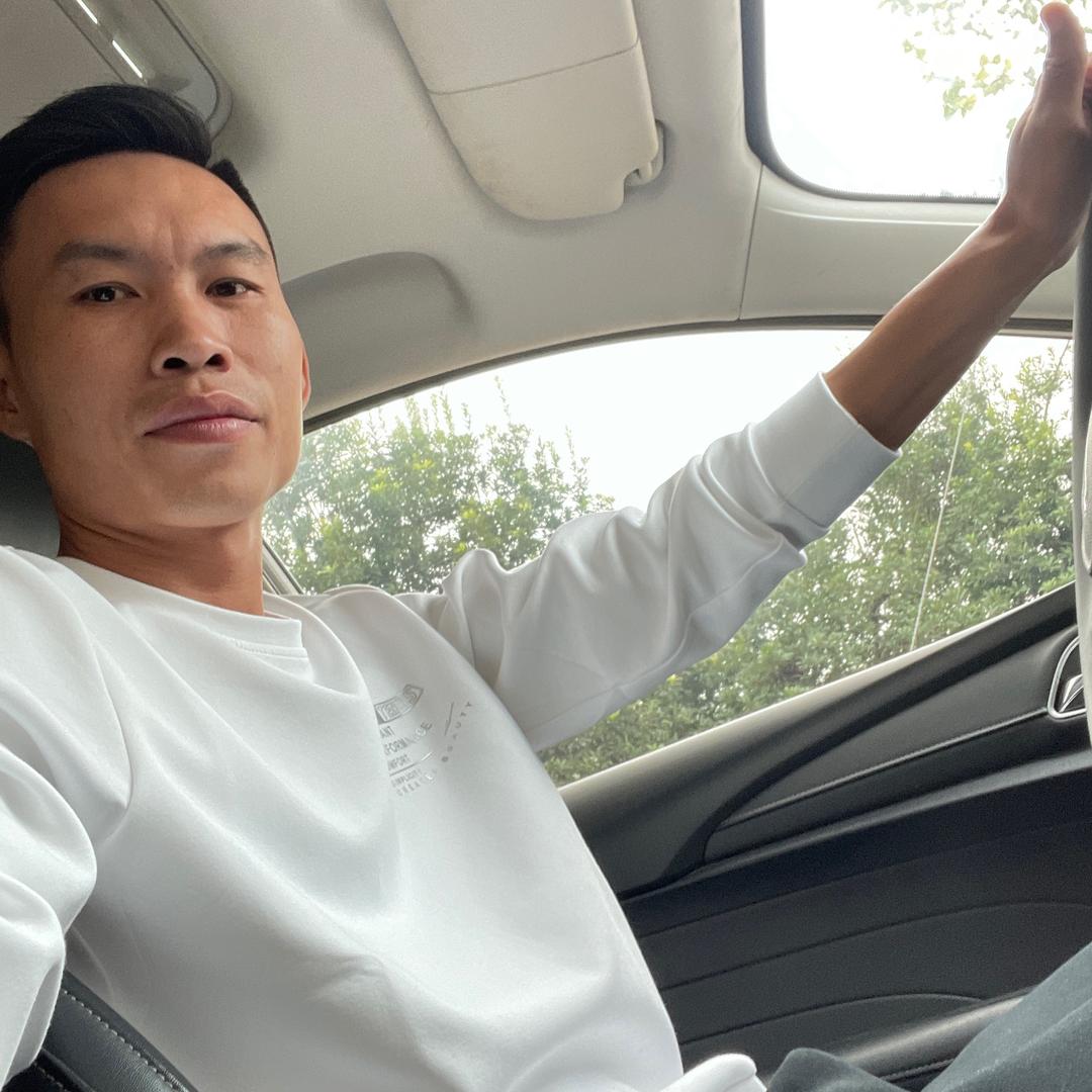 开挖机的曾哥——只挖墙脚