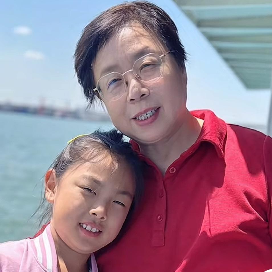 风中摇曳的水仙花