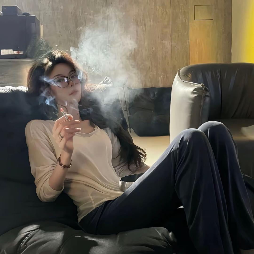 小知爱吃芝士🧀