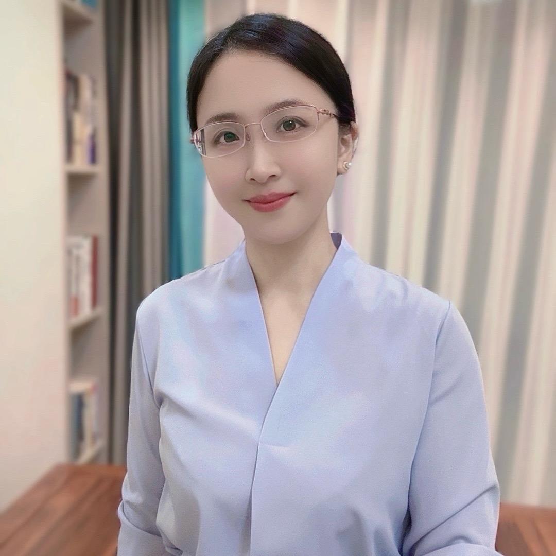周女士.