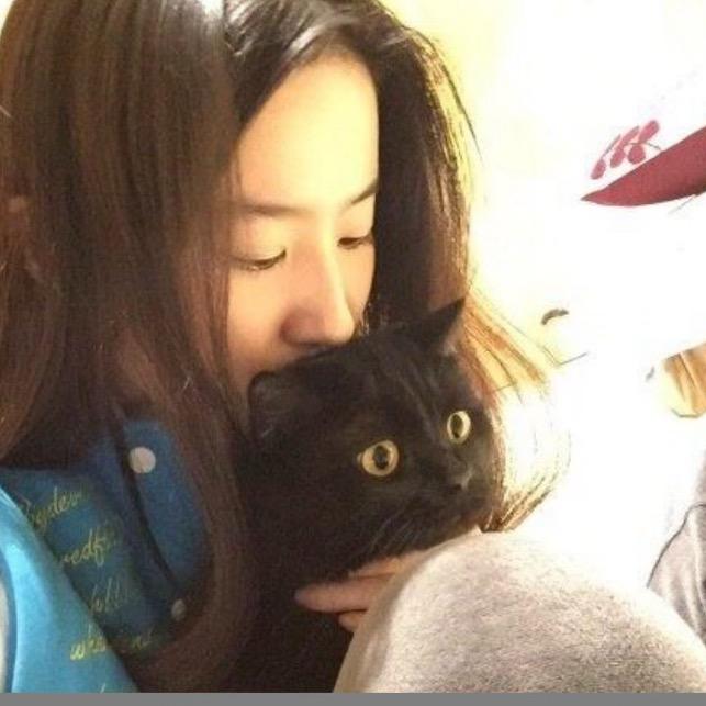 我也不太了解她