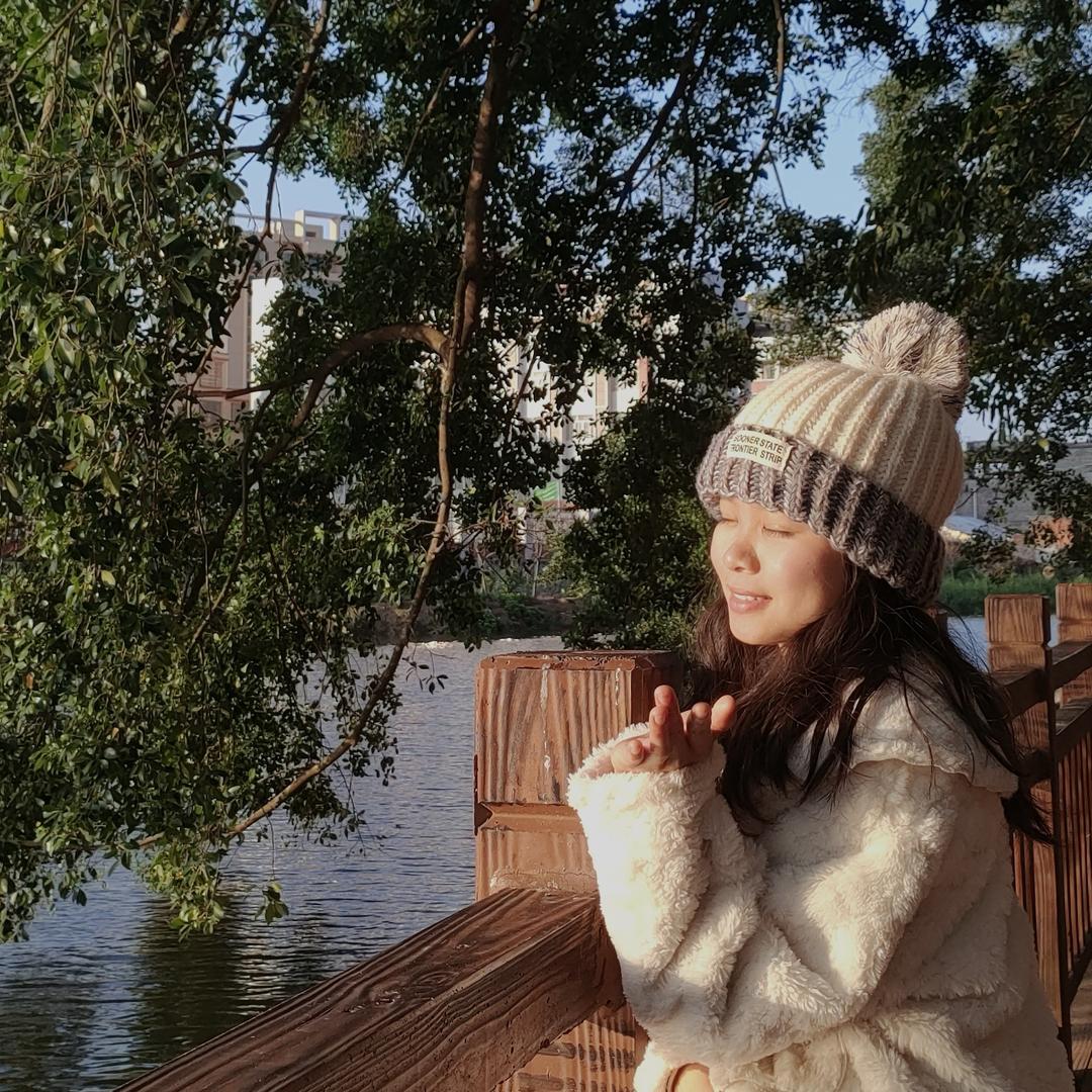 @岑小小