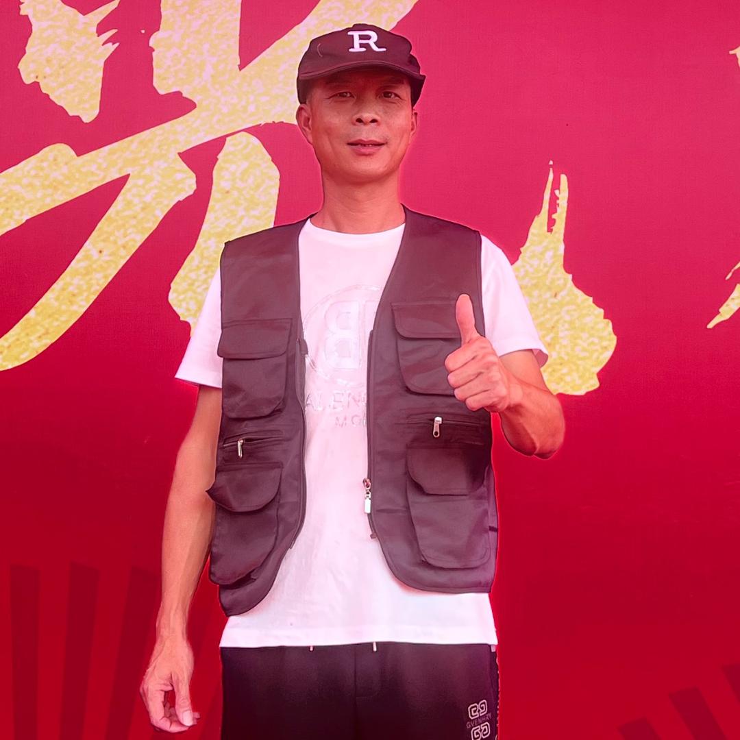 基哥（报纸哥御用摄影师）