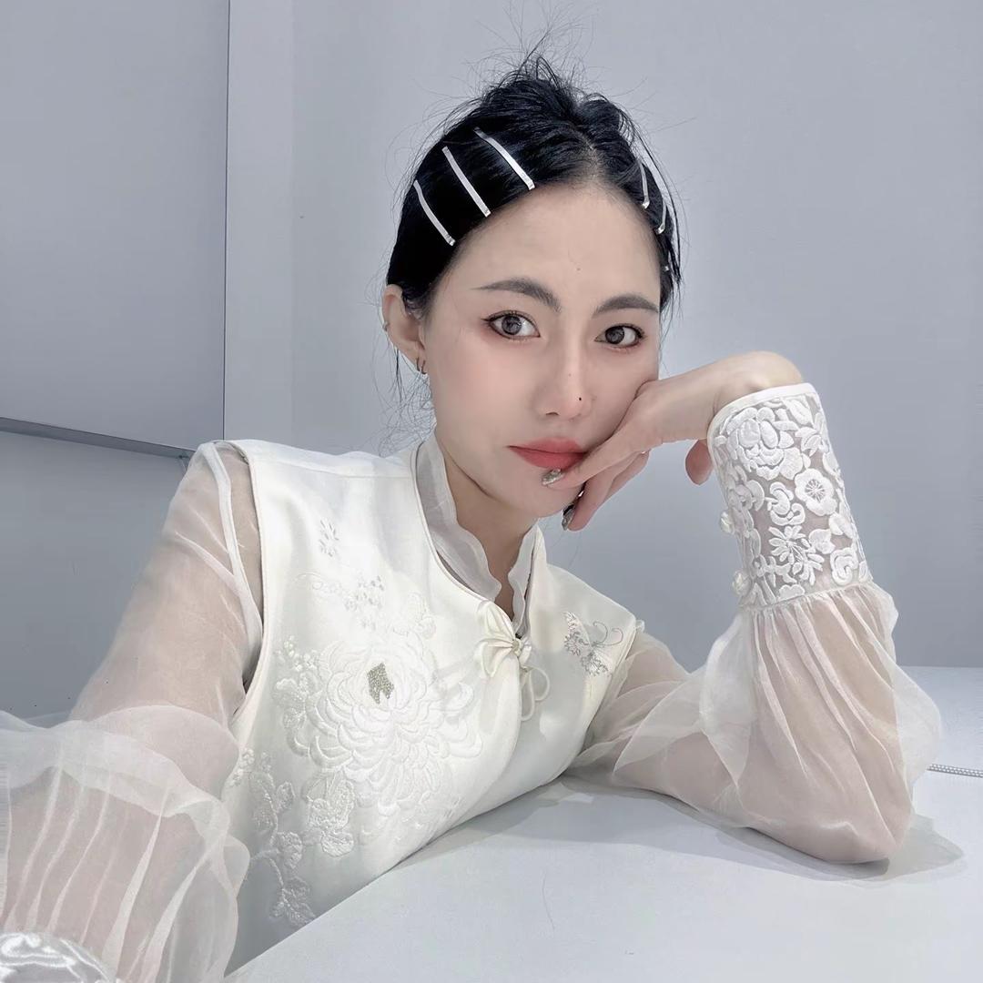李梦.