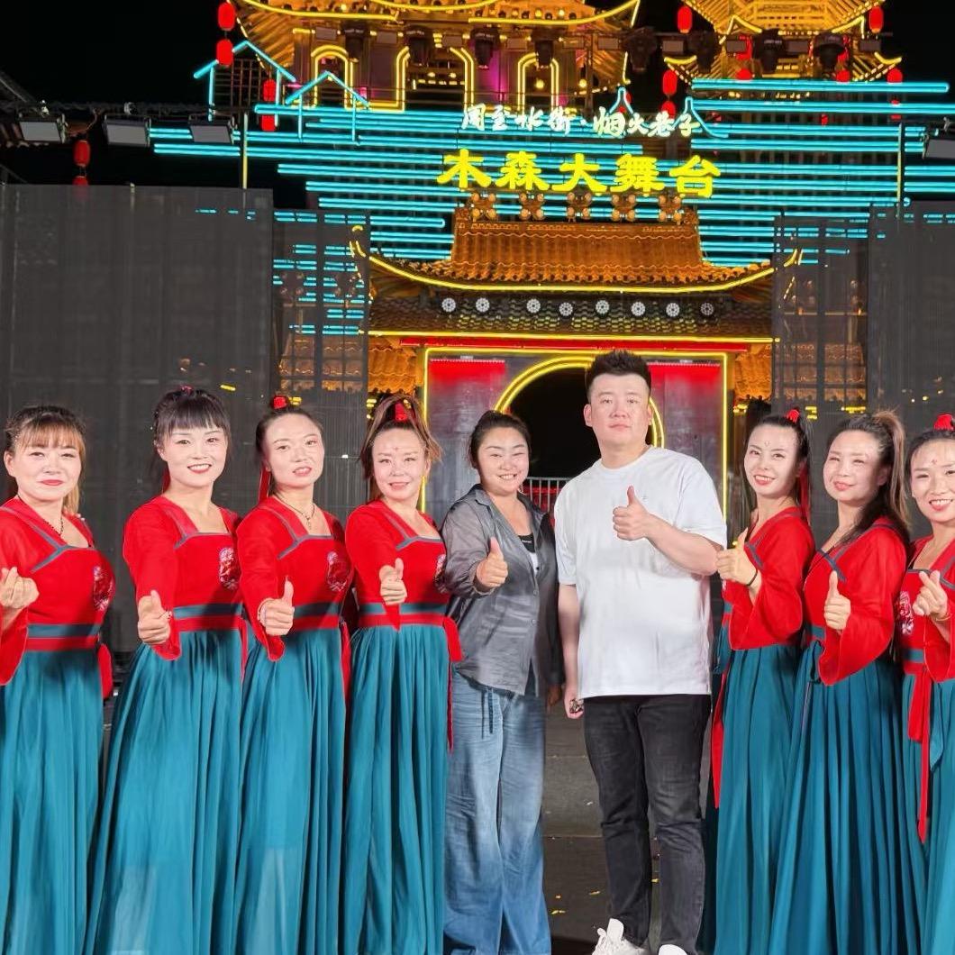 李晓：华州青春鼓舞团长
