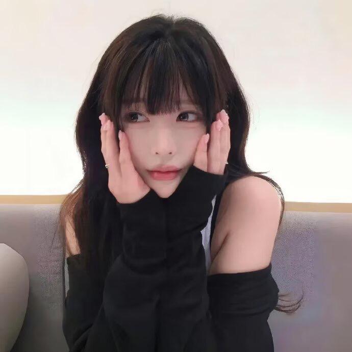 依依（禾  厶）