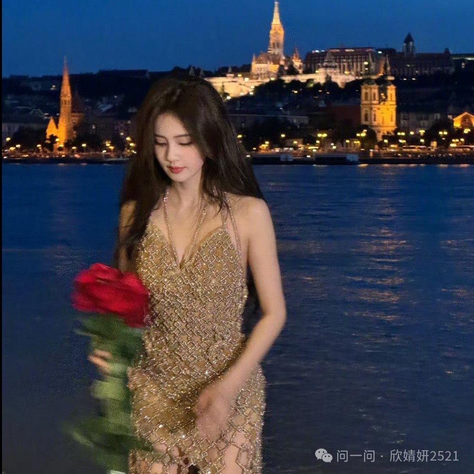 画中妆容