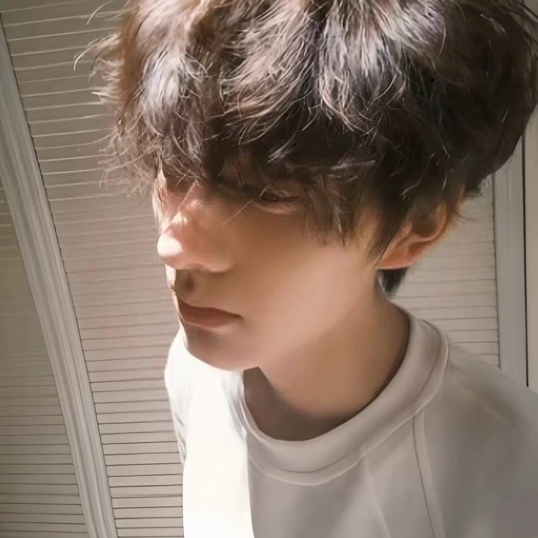 龑