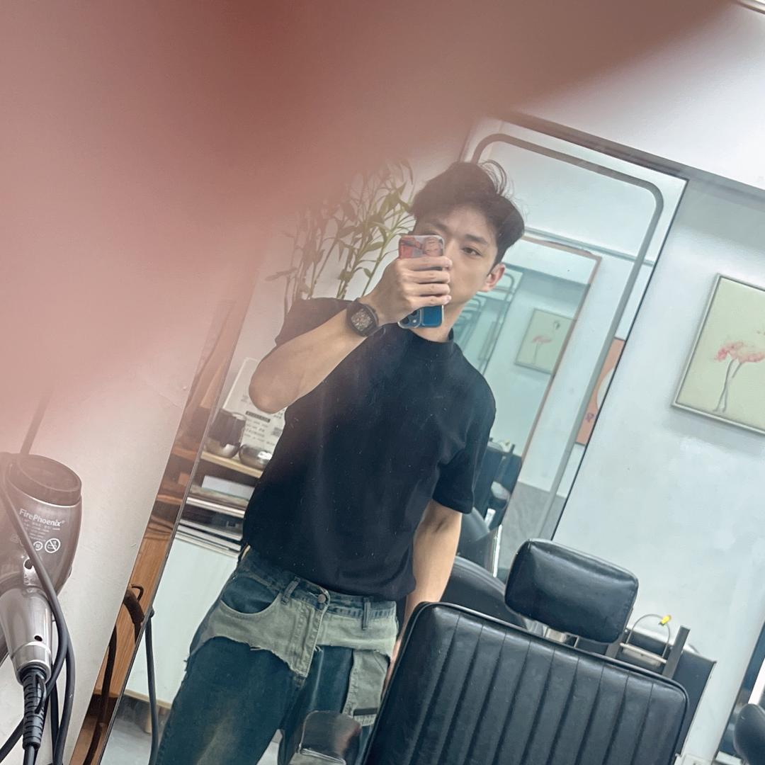 䰂剪髪（武汉发型设计）