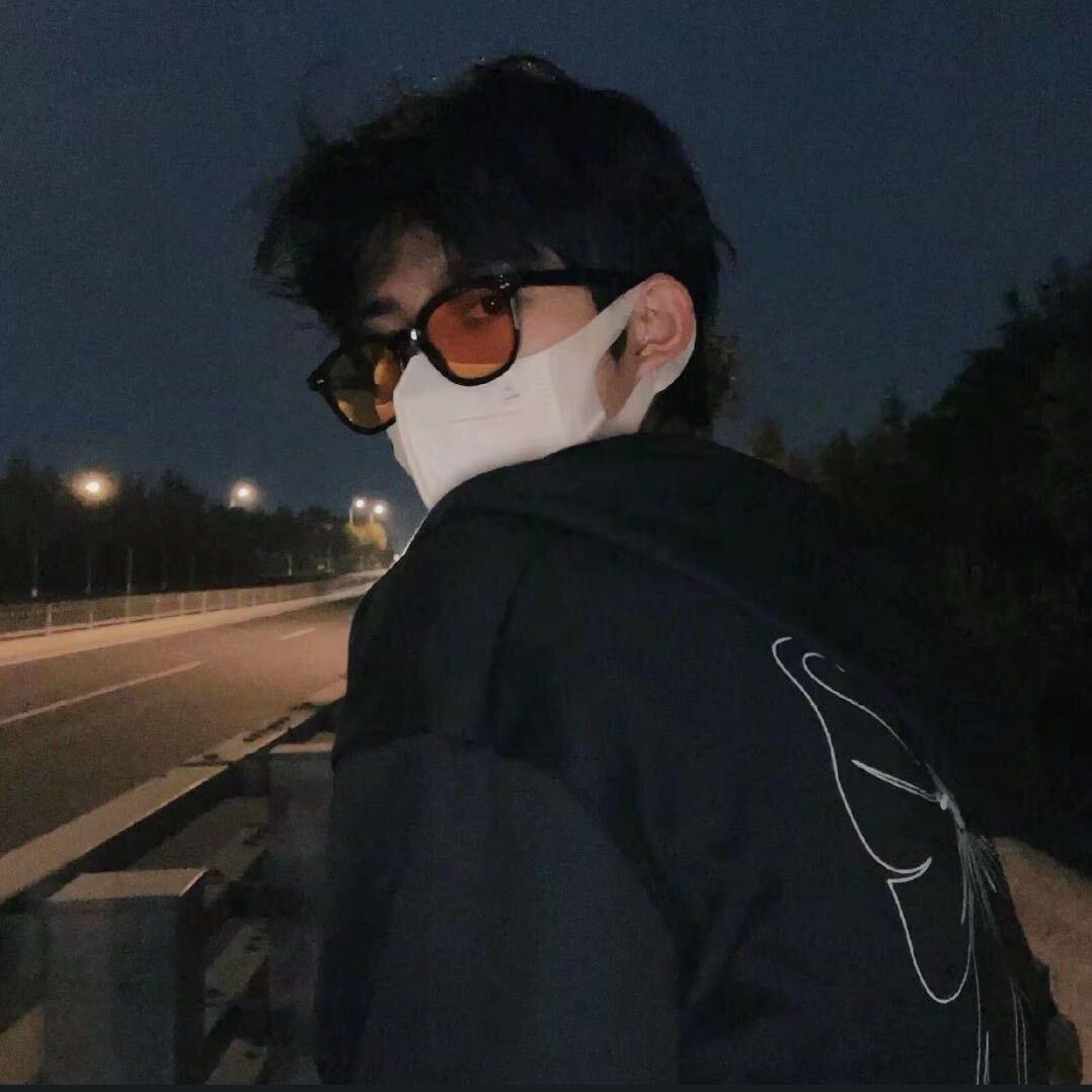 王奕宸.