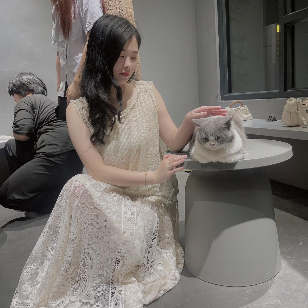 小迷妹吃喝玩乐