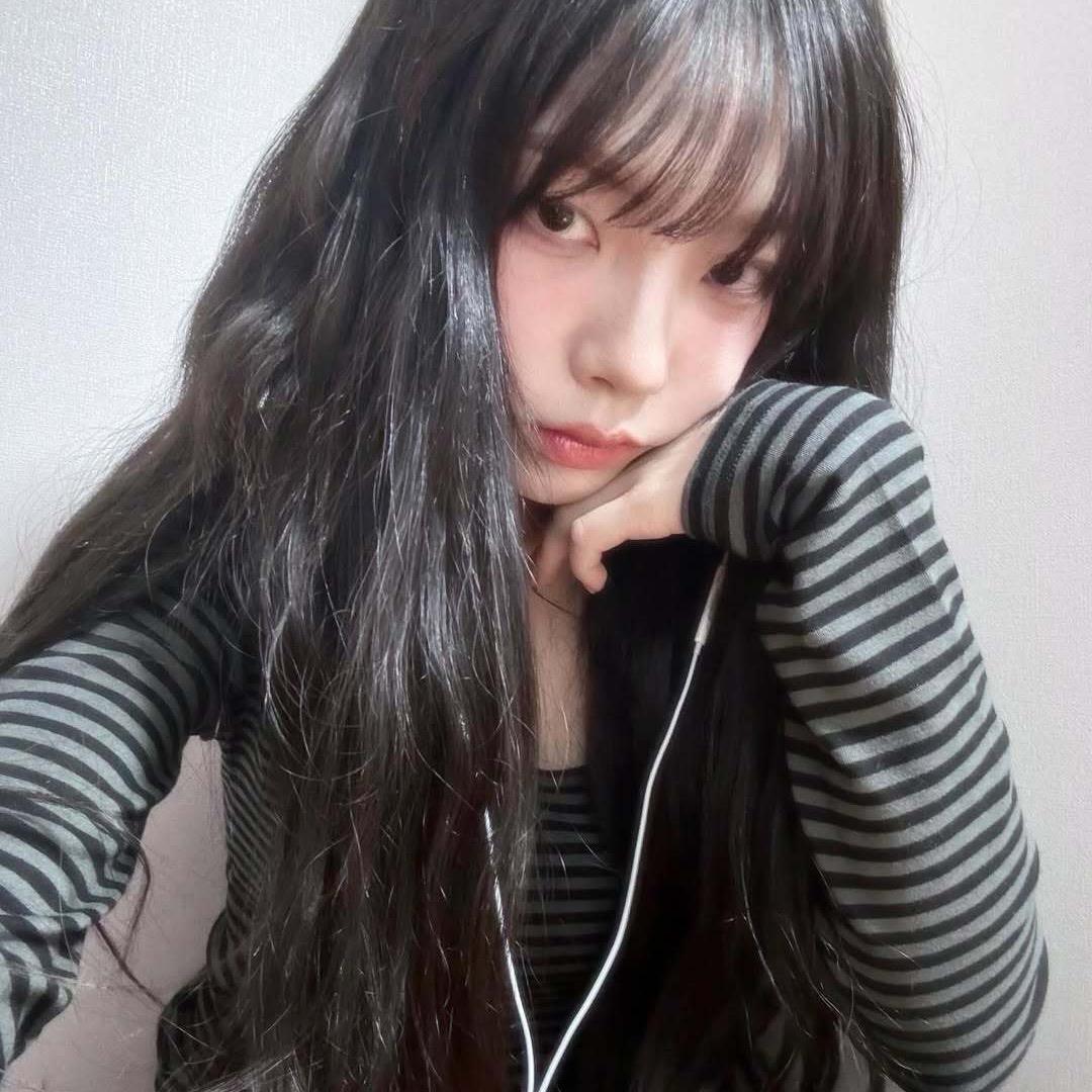 我看着妳脸红的侧脸