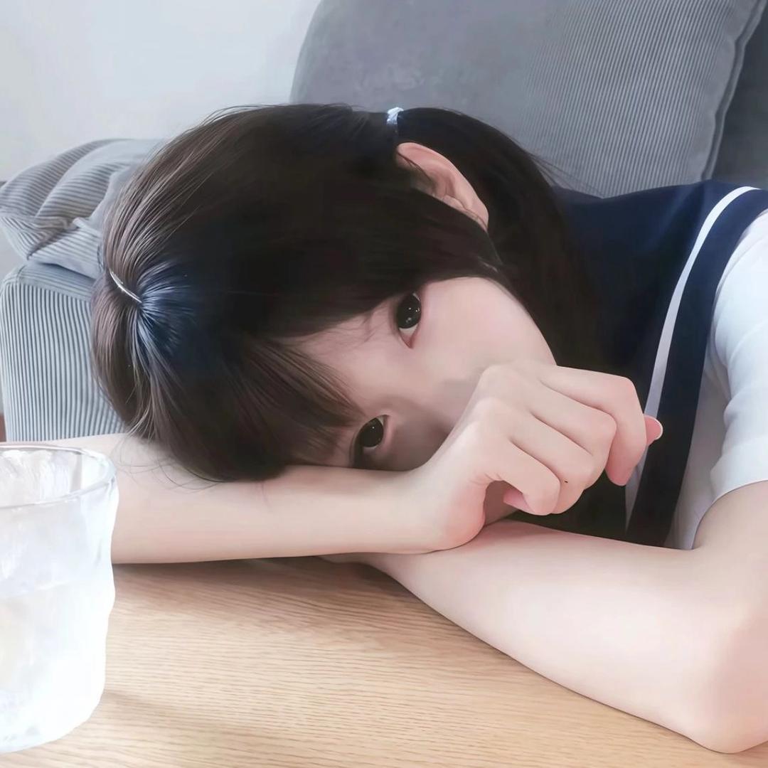 那女的