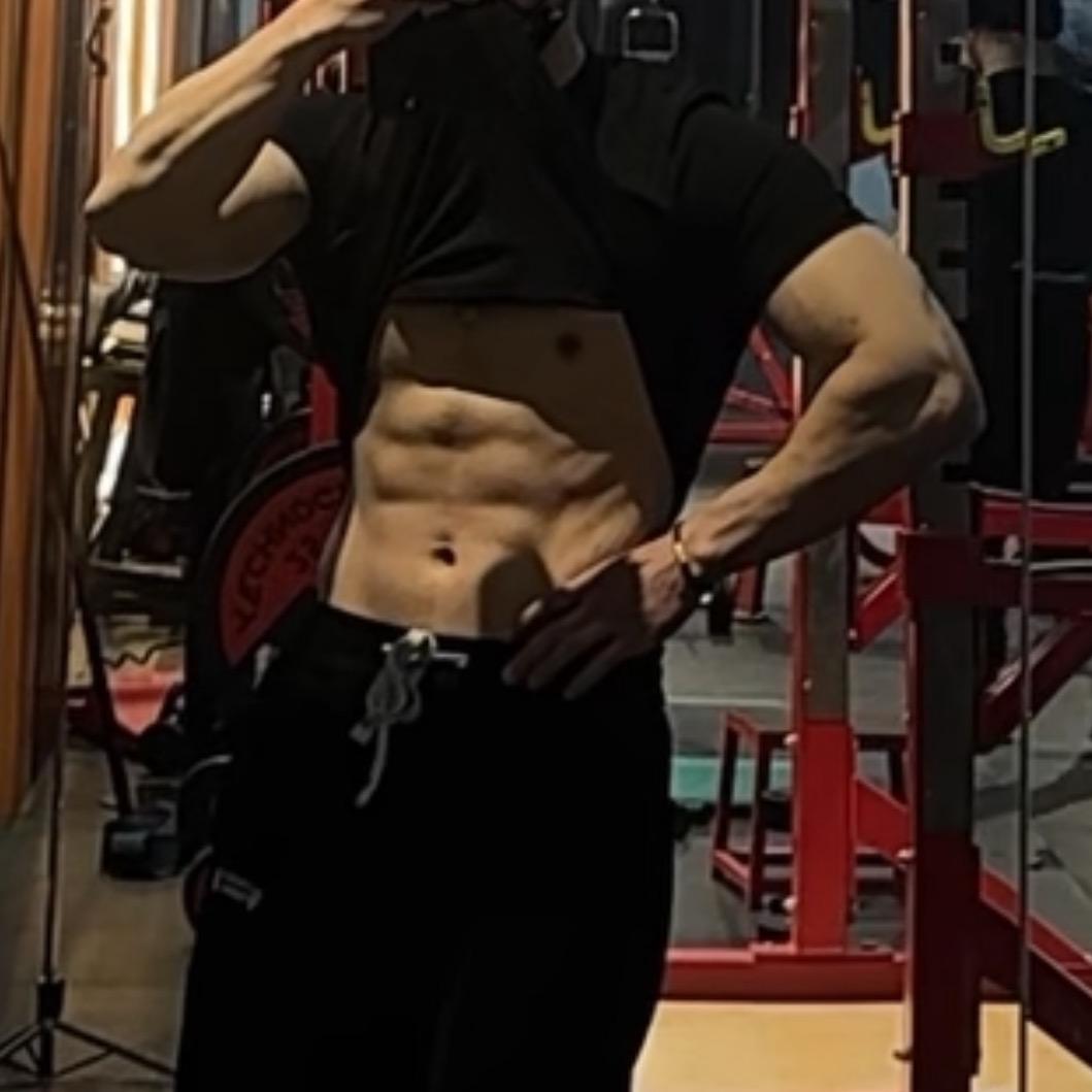 浦金健身私教杨稳