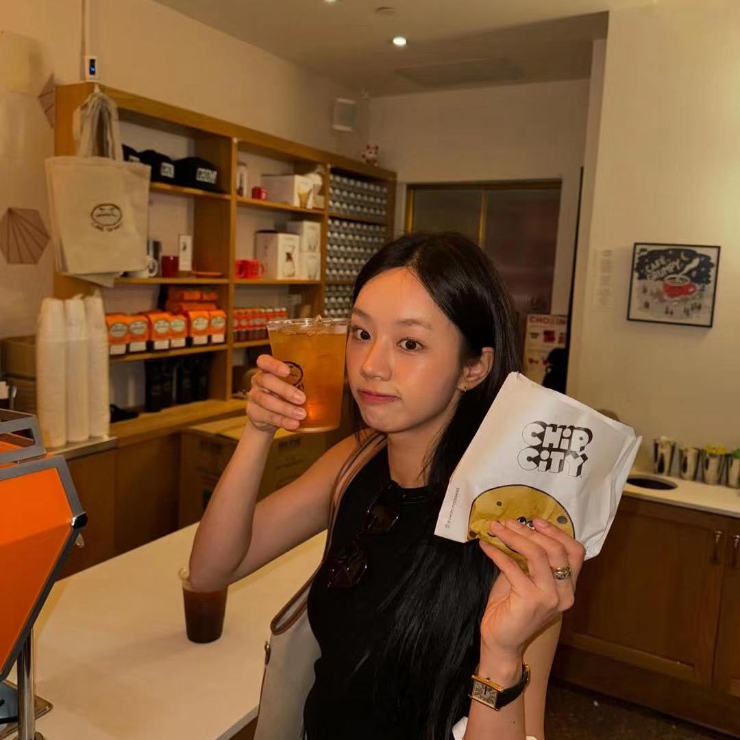 白瑜（海娜纹身）