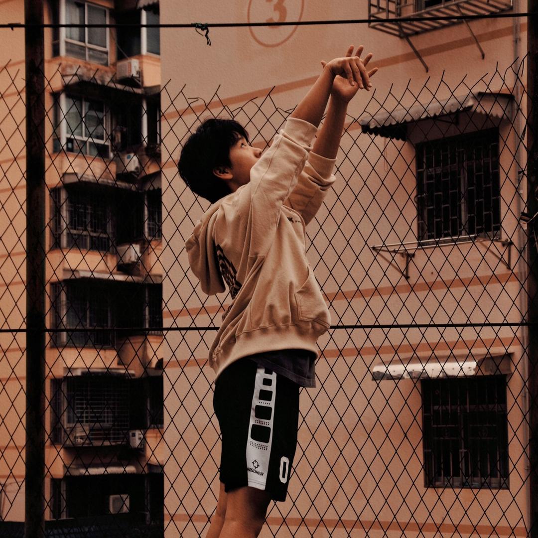 不会打🏀的黄同学.