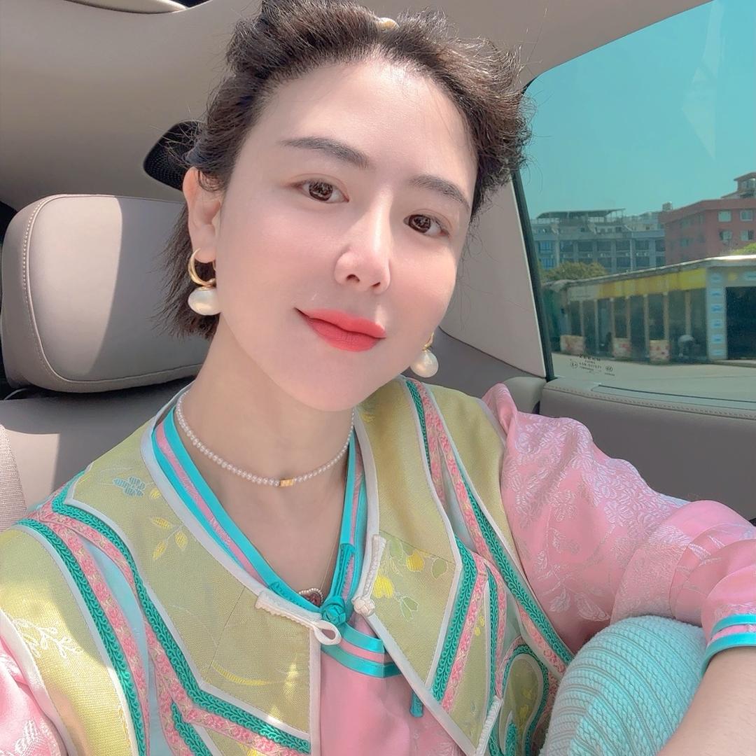 小荷初上设计师美美