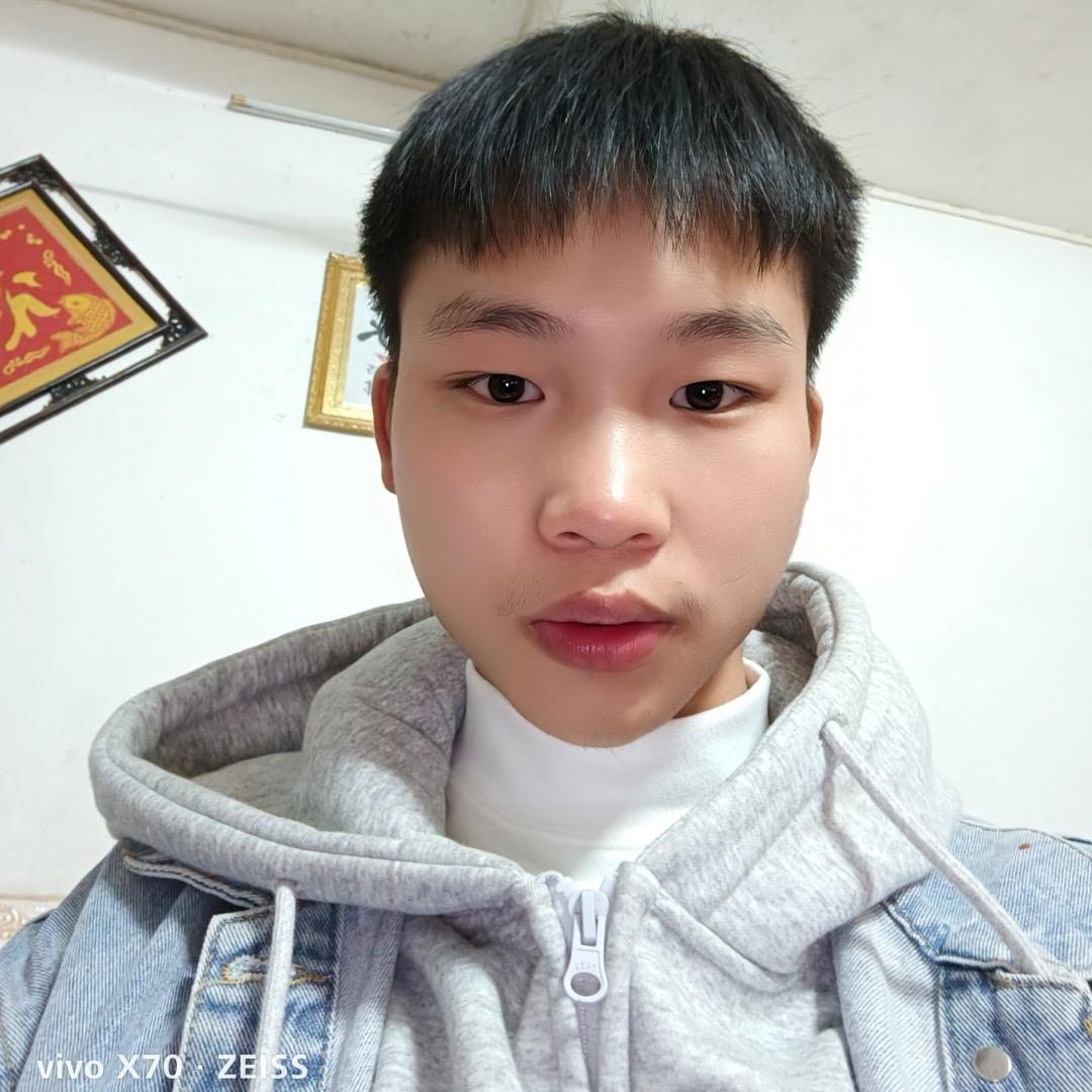 八月
