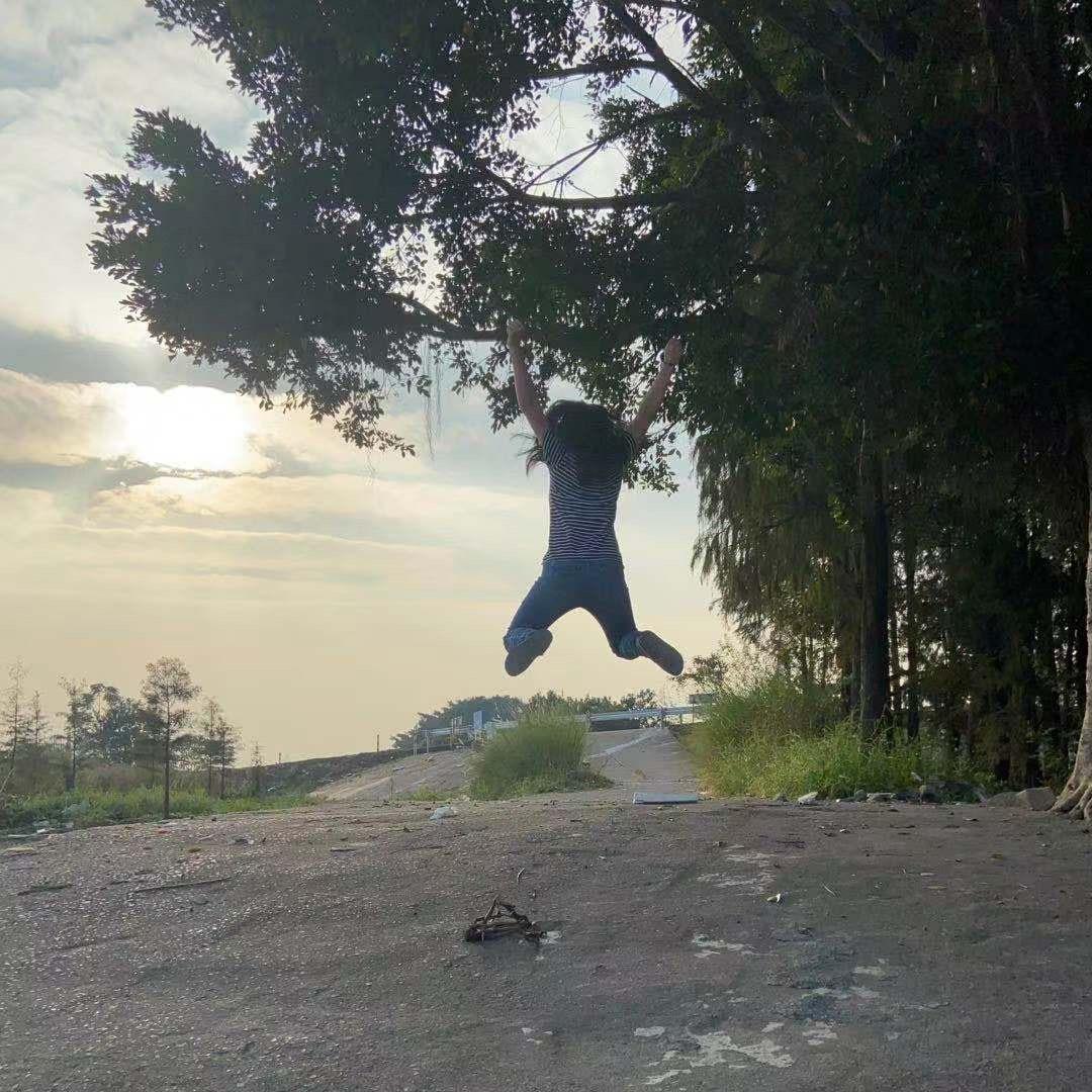 假洒脱